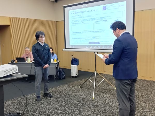 発券機メーカーがジェトロ中小企業ビジネス人材育成塾の修了書授与